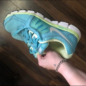 Turquoise and lime Nike Dual Fusion st2